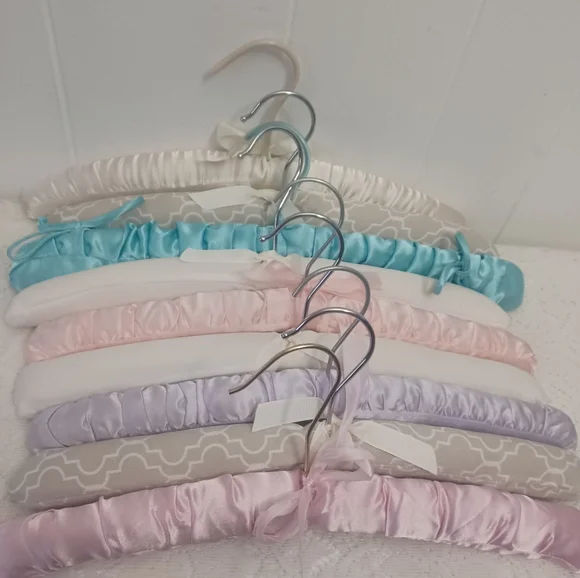 9 Padded Fabric Hangers - Picture 5 of 5